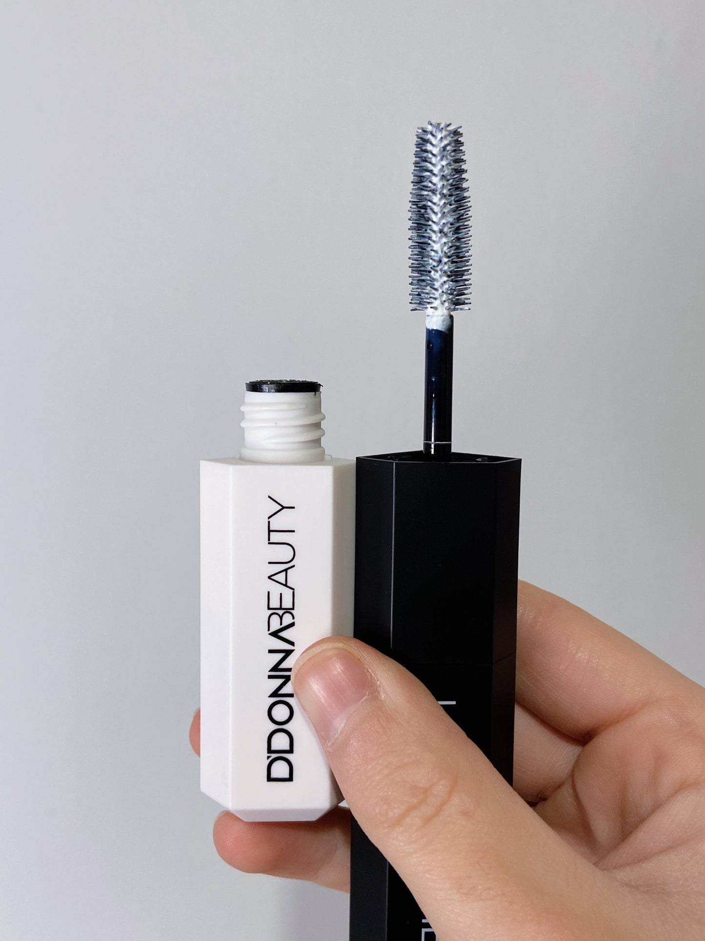 MÁSCARA Y PRIMER DE PESTAÑAS LEGIT LASHES - DDONNA